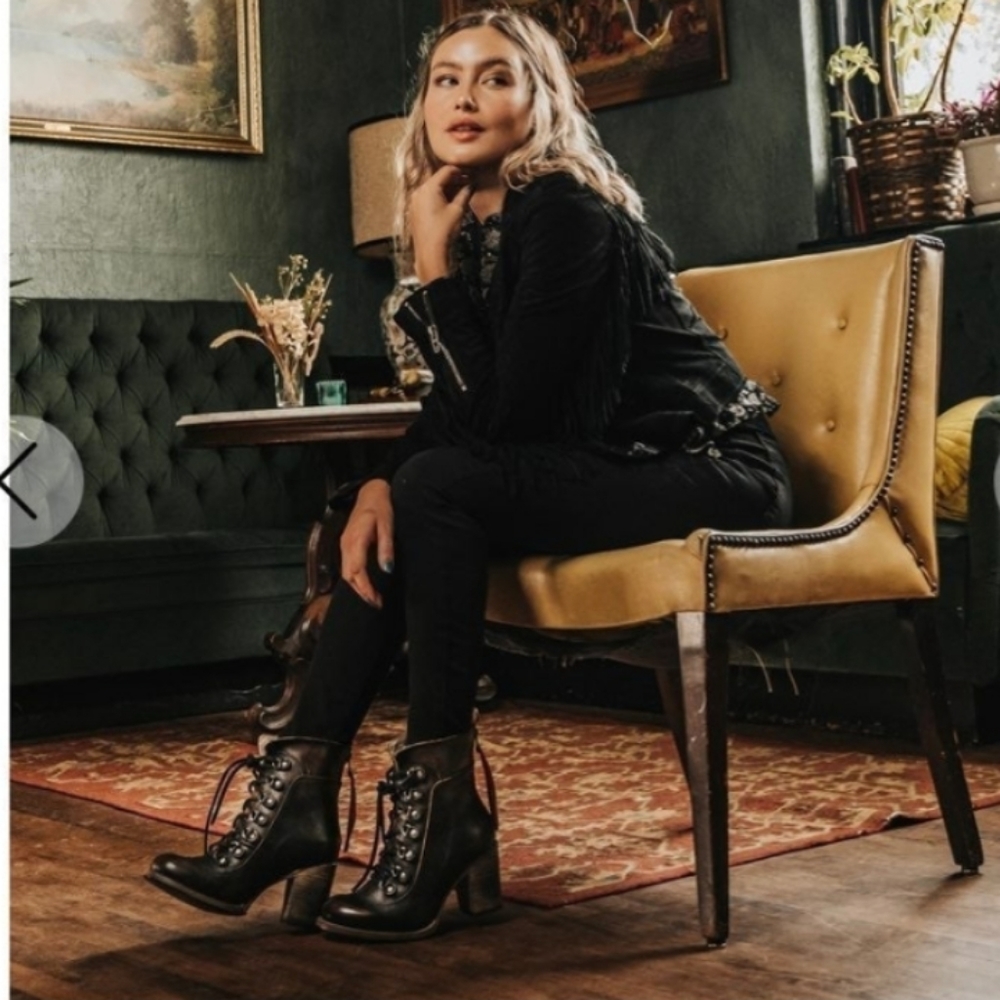 Freebird Borow Blk Distressed Boots